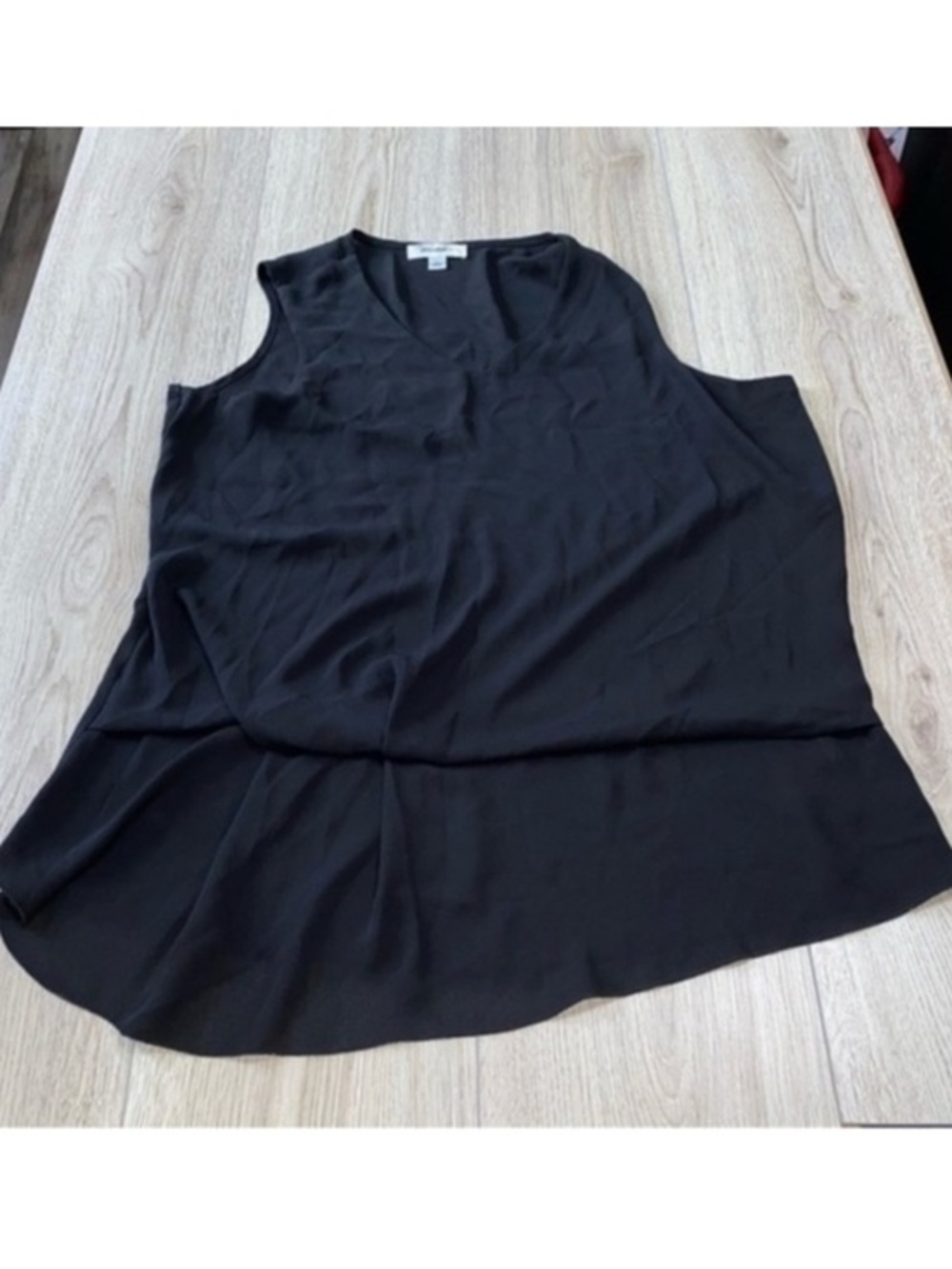 dressbarn Black V-Neck Sleeveless Tank Top shirt